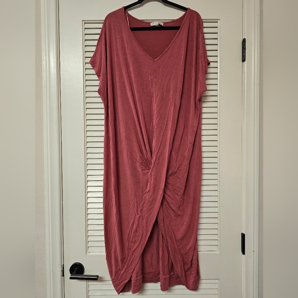The Line Of Style - Pink Short-Sleeve Loose-Fit Dress With Front Leg Slit
